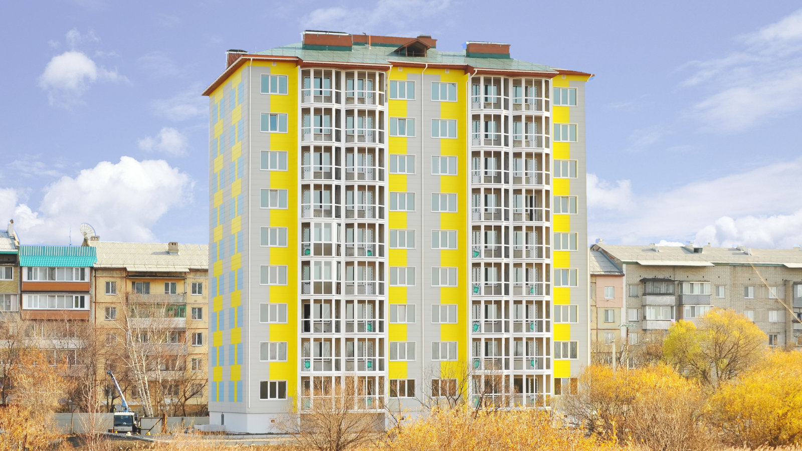 9-этажный жилой дом по ул. Первомайская, № 27. Введен в эксплуатацию в декабре 2015 года.